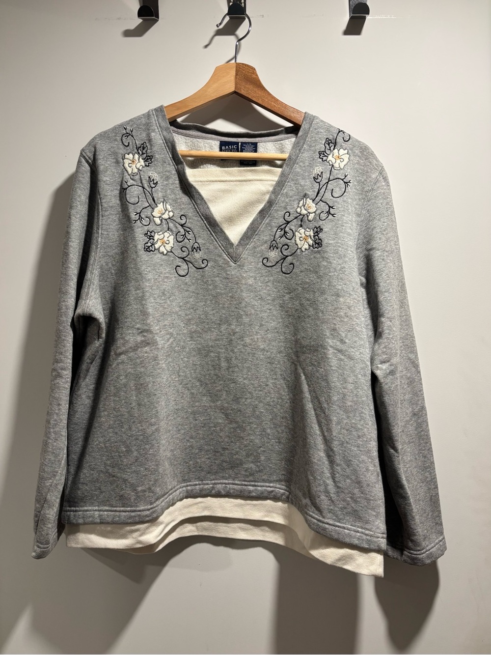 Basic Editions Gray V-Neck Sweater with Cream Layered Hem & Floral Embroidery